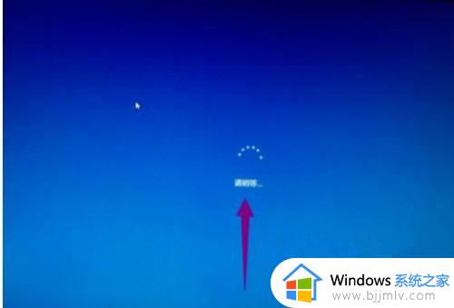 安装win10一直请稍等怎么回事 windows10安装一直卡在请稍等如何解决