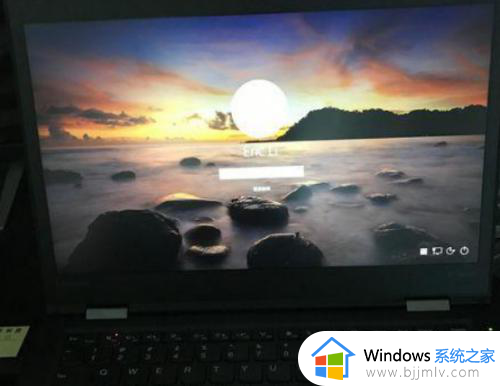 win10输入密码后黑屏怎么回事_win10输入完密码后黑屏如何解决